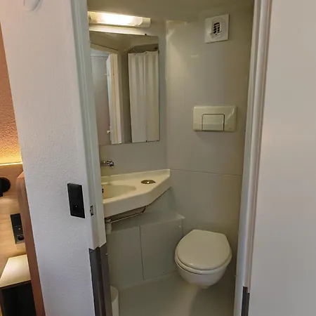 Premiere Classe Lille Sud - Douai 호텔 쿠인시