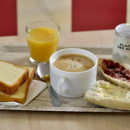 Premiere Classe Lille Sud - Douai 호텔