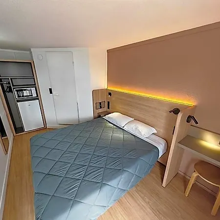 Premiere Classe Lille Sud - Douai Hotel 4*