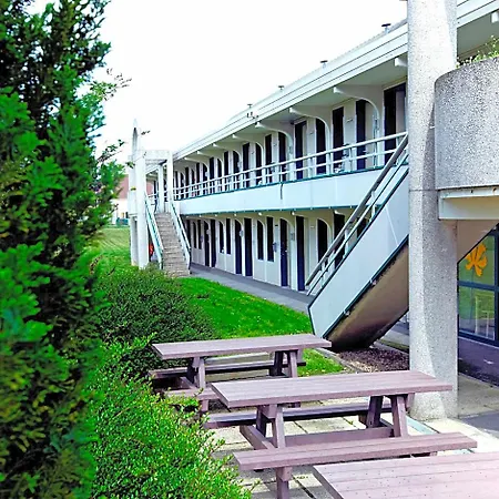 Premiere Classe Lille Sud - Douai Hotel 4*