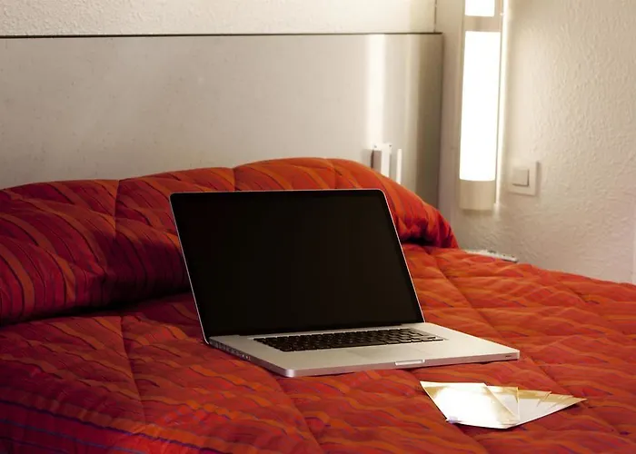 Premiere Classe Lille Sud - Douai Hotel 4*